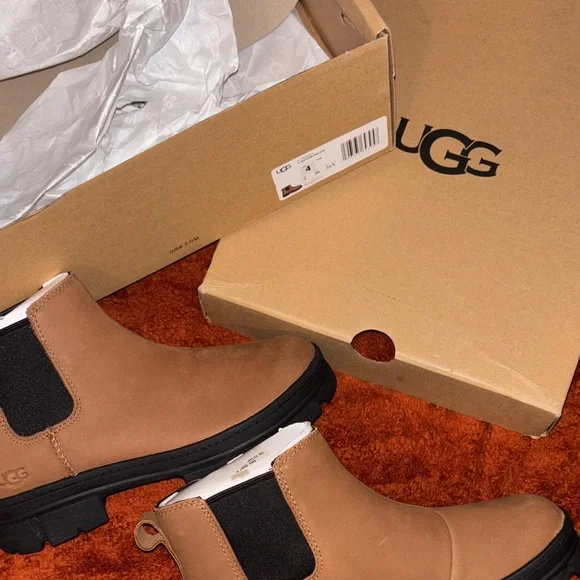 UGG Tan Leather K Ashton Chelsea Boots - Picture 6 of 6